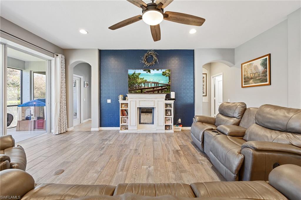 HAMPTON LAKES - Residential