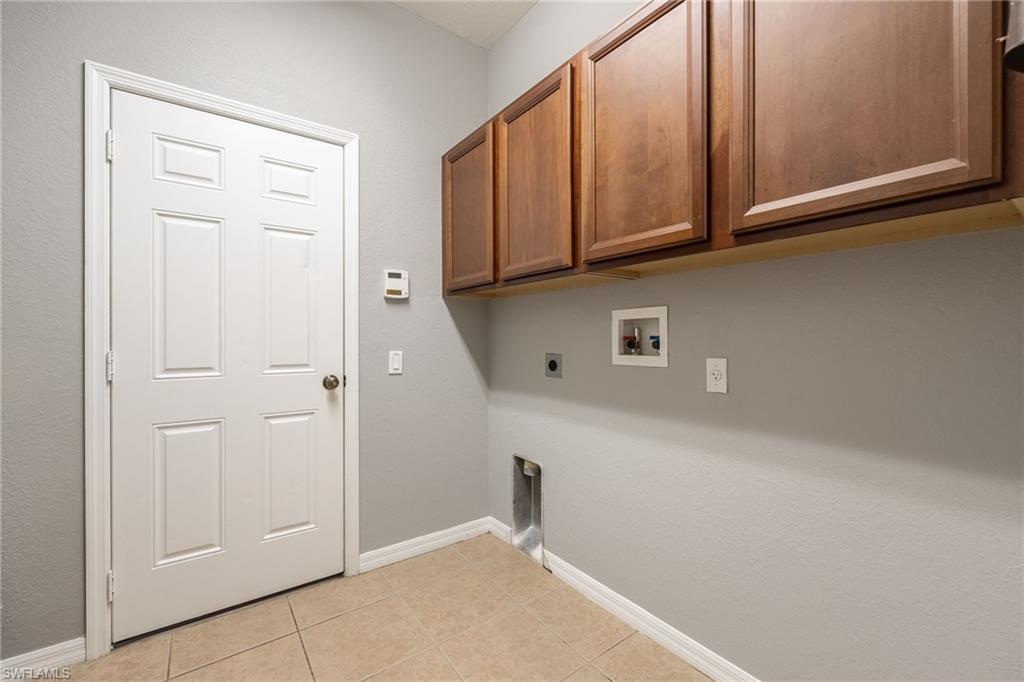 HAMPTON LAKES - Residential
