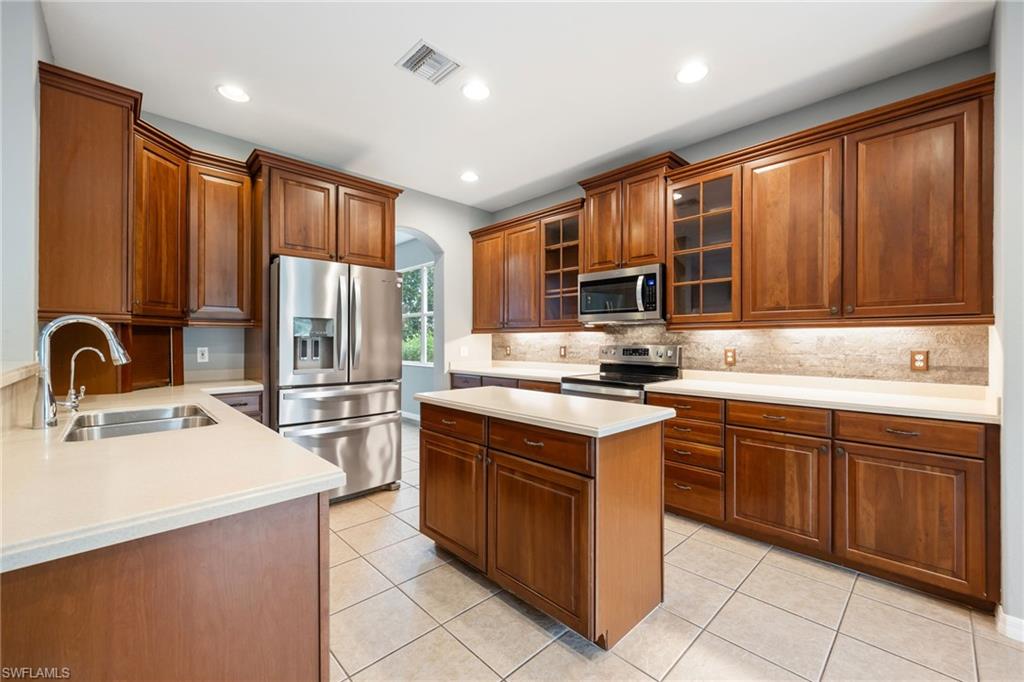 HAMPTON LAKES - Residential