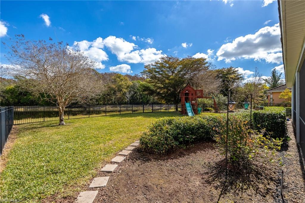 HAMPTON LAKES - Residential