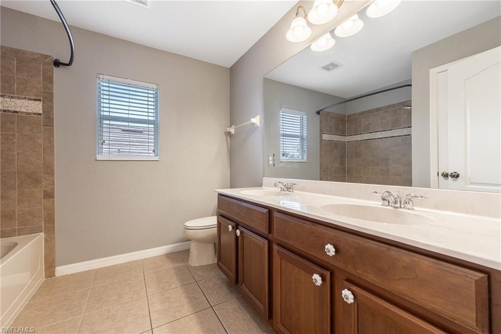 HAMPTON LAKES - Residential
