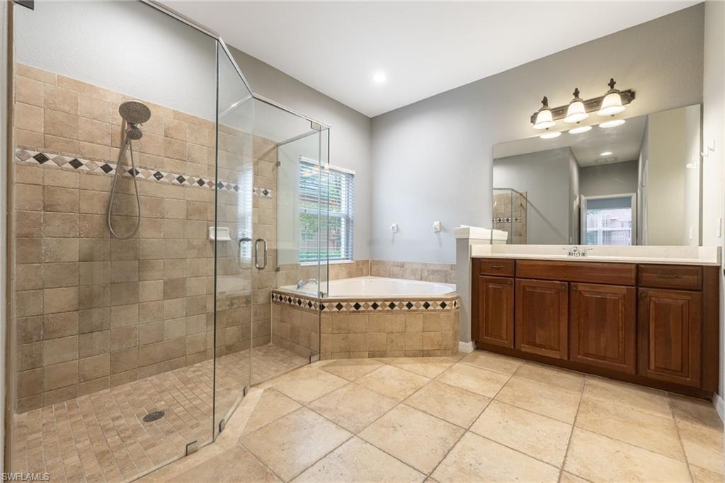 HAMPTON LAKES - Residential