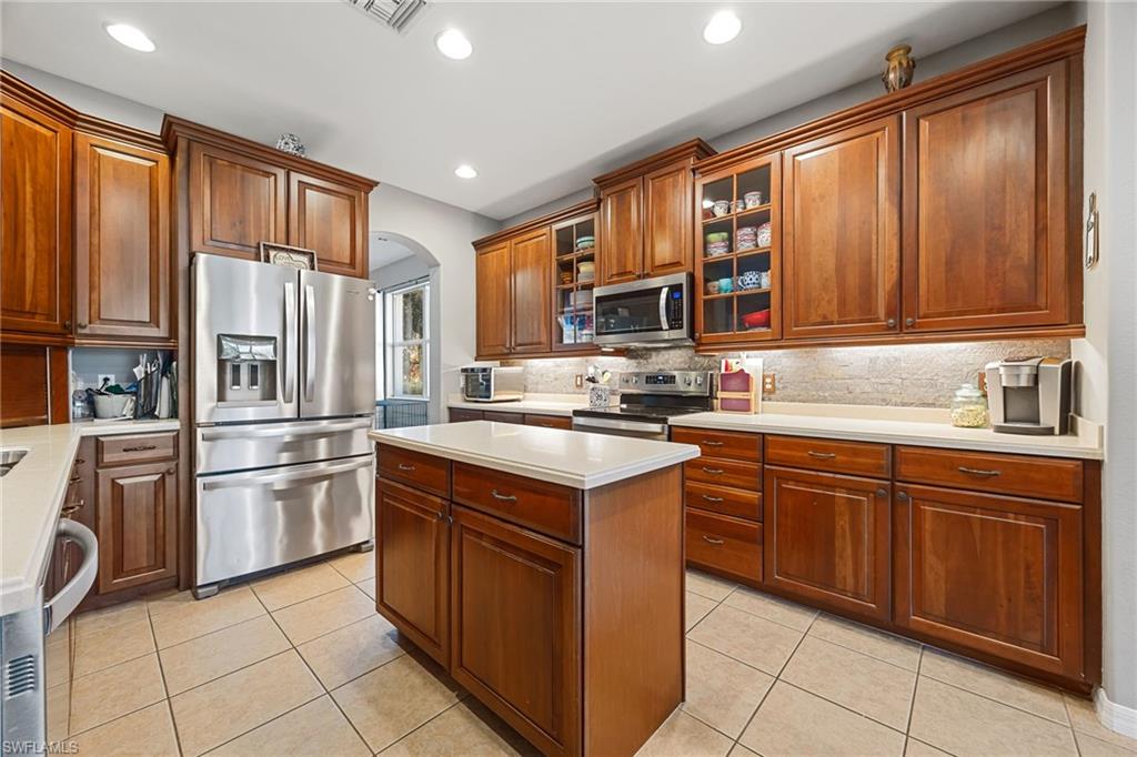 HAMPTON LAKES - Residential