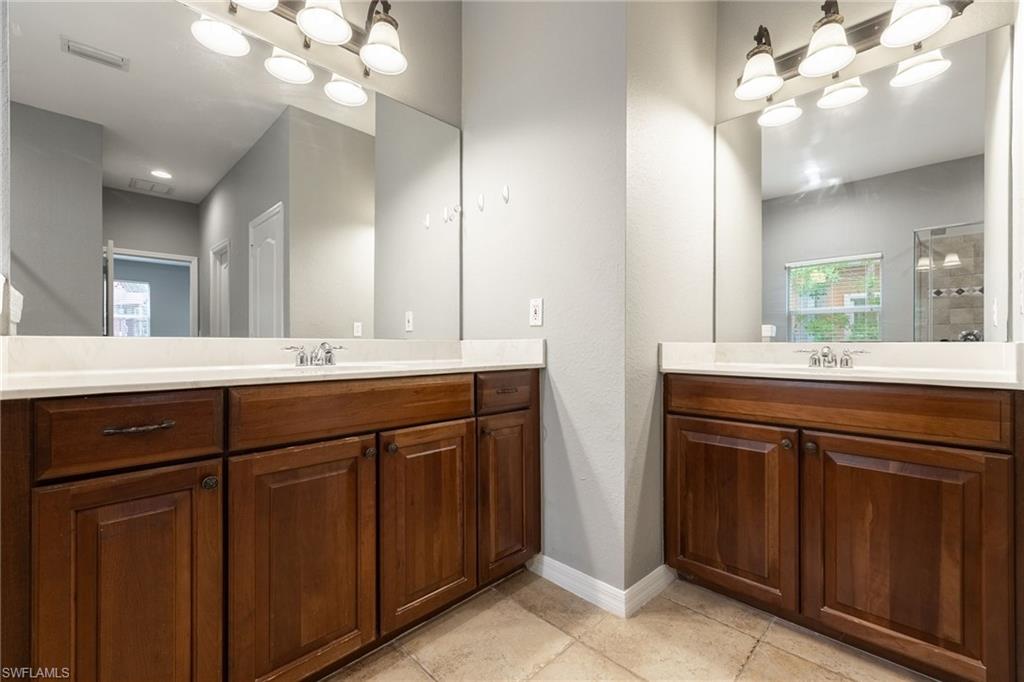 HAMPTON LAKES - Residential