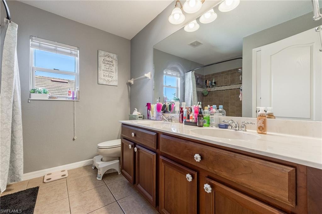 HAMPTON LAKES - Residential