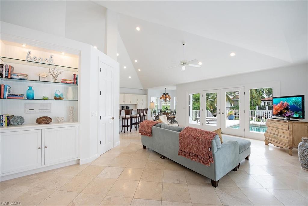 AQUALANE SHORES - Residential