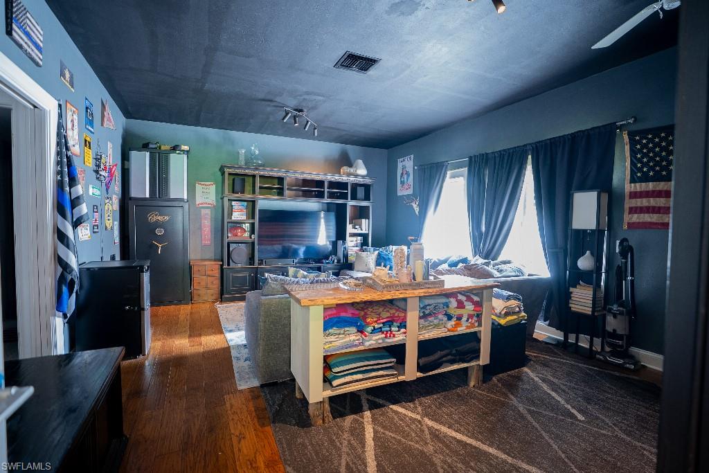 LOGAN WOODS - Residential