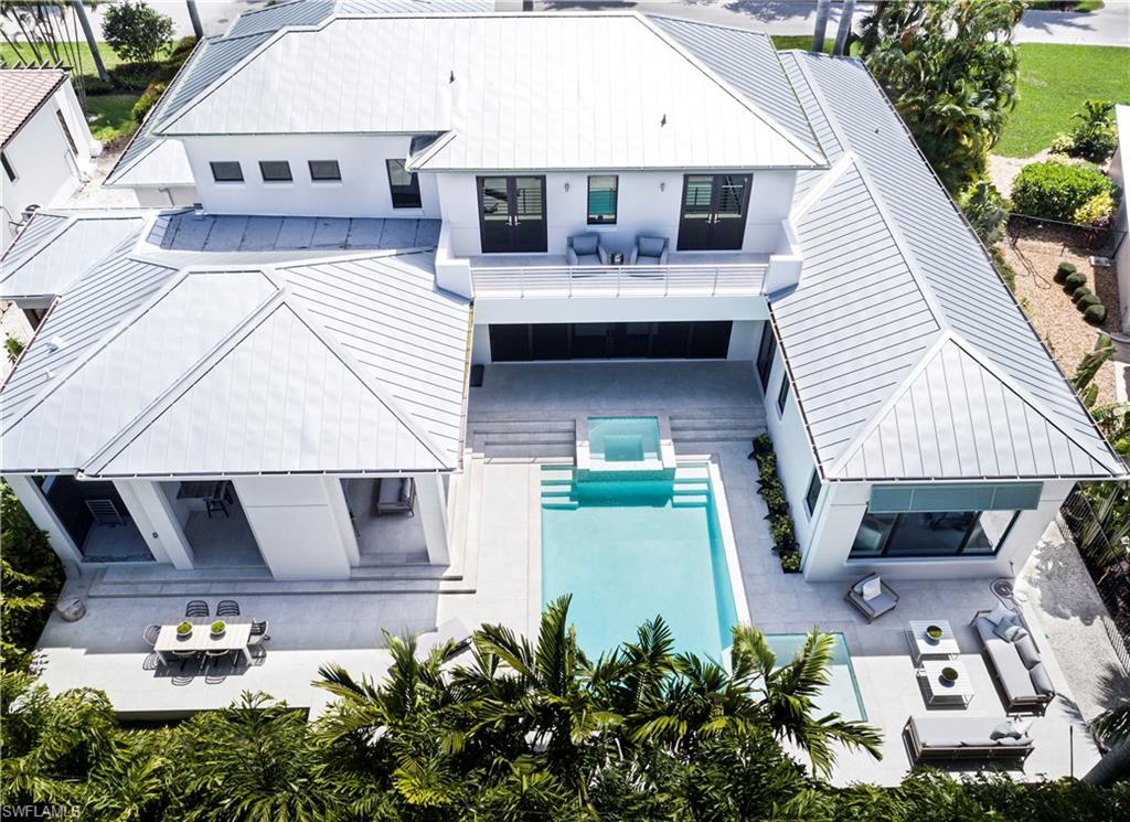 MOORINGS - Residential