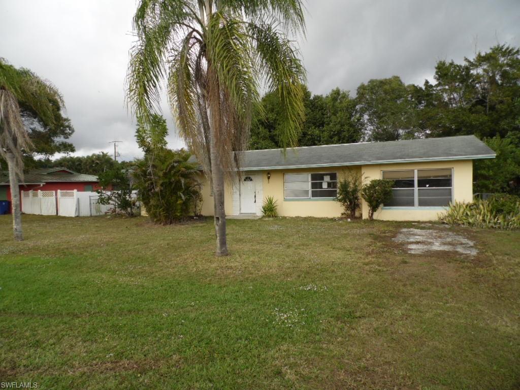 Excellent opportunity to purchase this fixer upper in Morse Shores! Good bones - solid CBS construction, fenced rear yard. Floor plan offers living room and family room - 3 bedrooms and 2 baths. Minutes to I-75. House needs updates and repairs - sold AS IS without warranties or repairs.