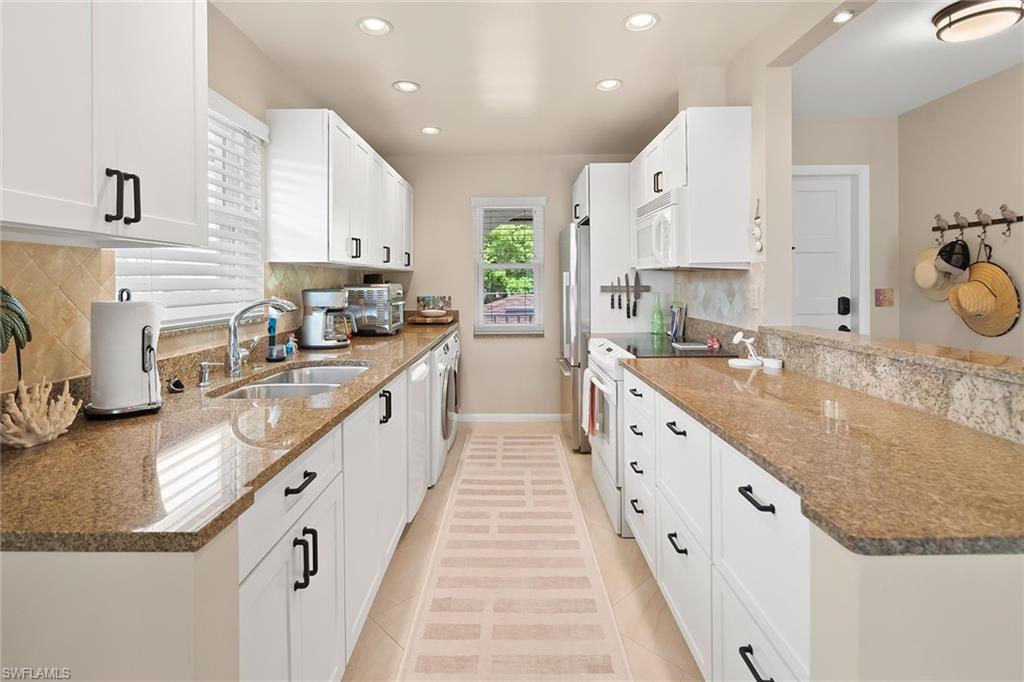 OYSTER BAY MANOR - Residential
