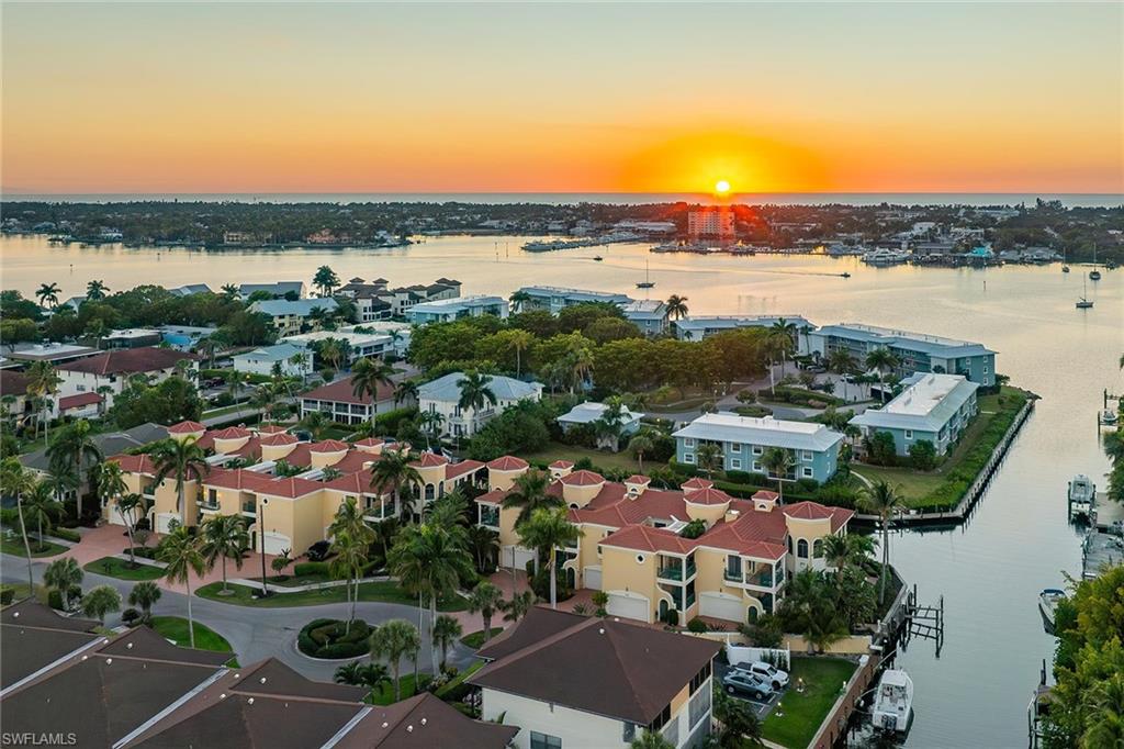 OYSTER BAY MANOR - Residential