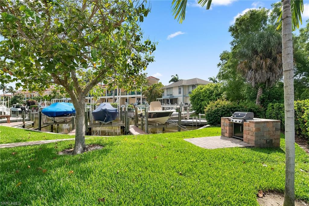 OYSTER BAY MANOR - Residential