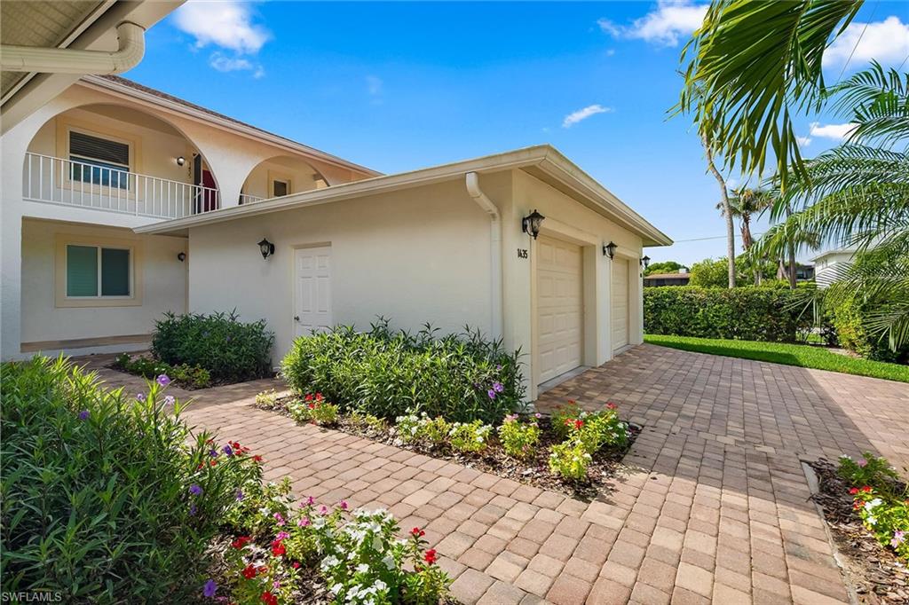 OYSTER BAY MANOR - Residential