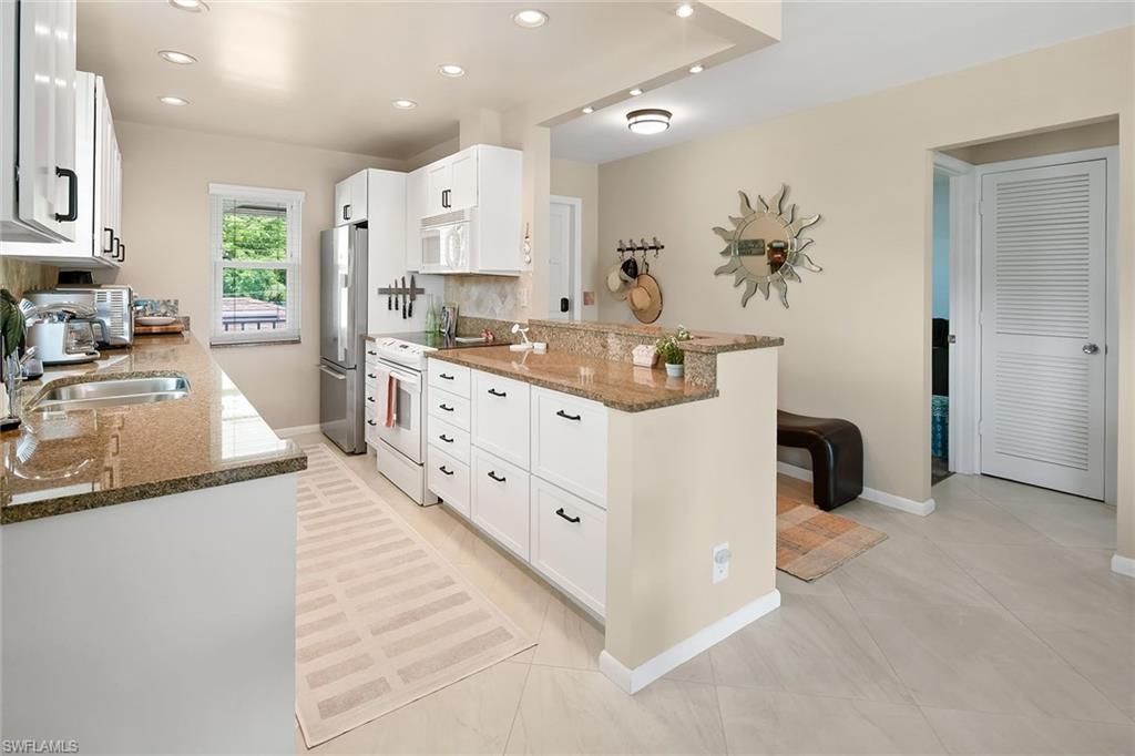 OYSTER BAY MANOR - Residential