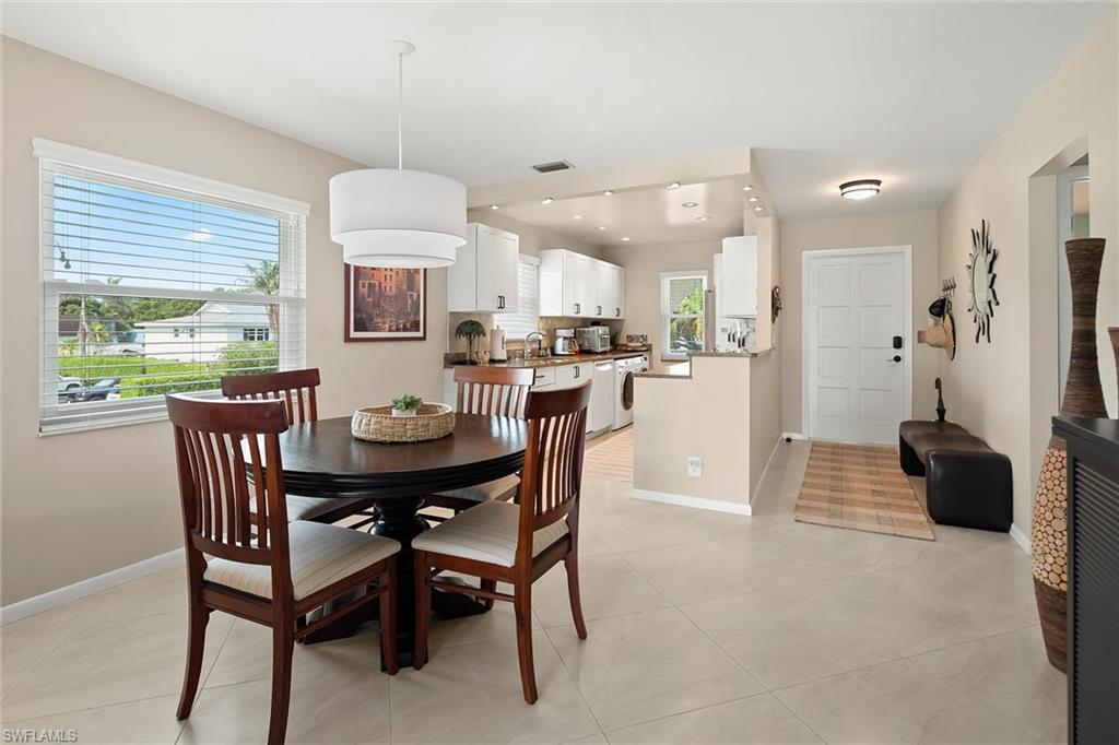 OYSTER BAY MANOR - Residential