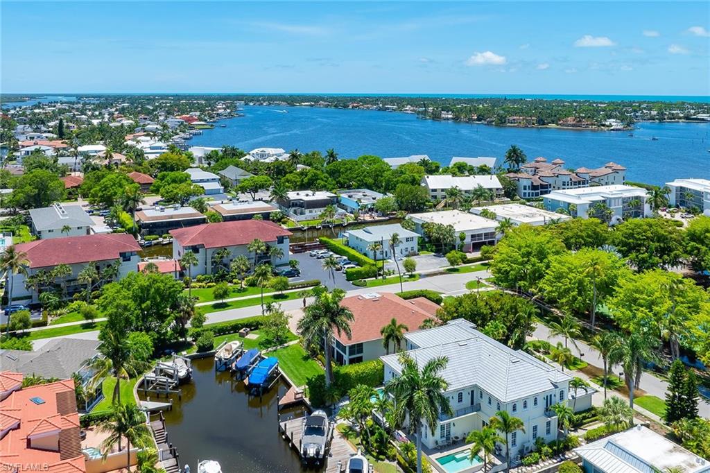 OYSTER BAY MANOR - Residential