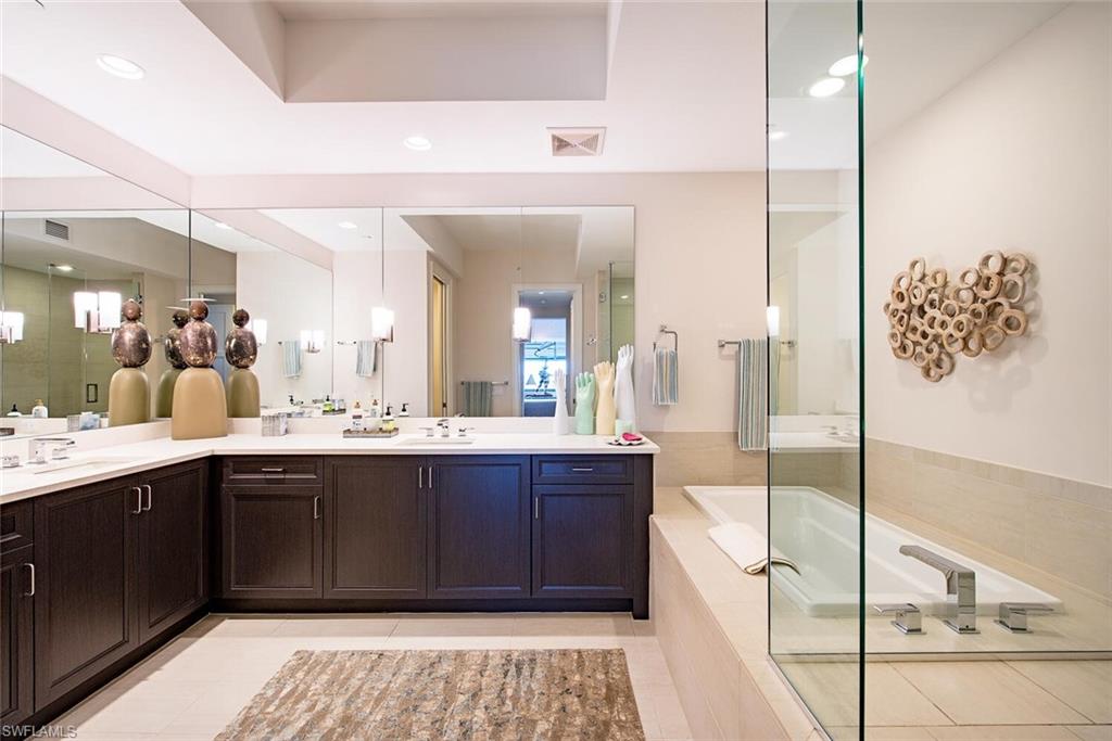 NAPLES SQUARE - Residential