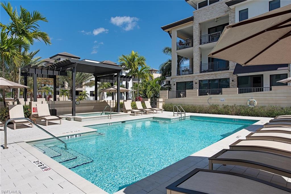 NAPLES SQUARE - Residential