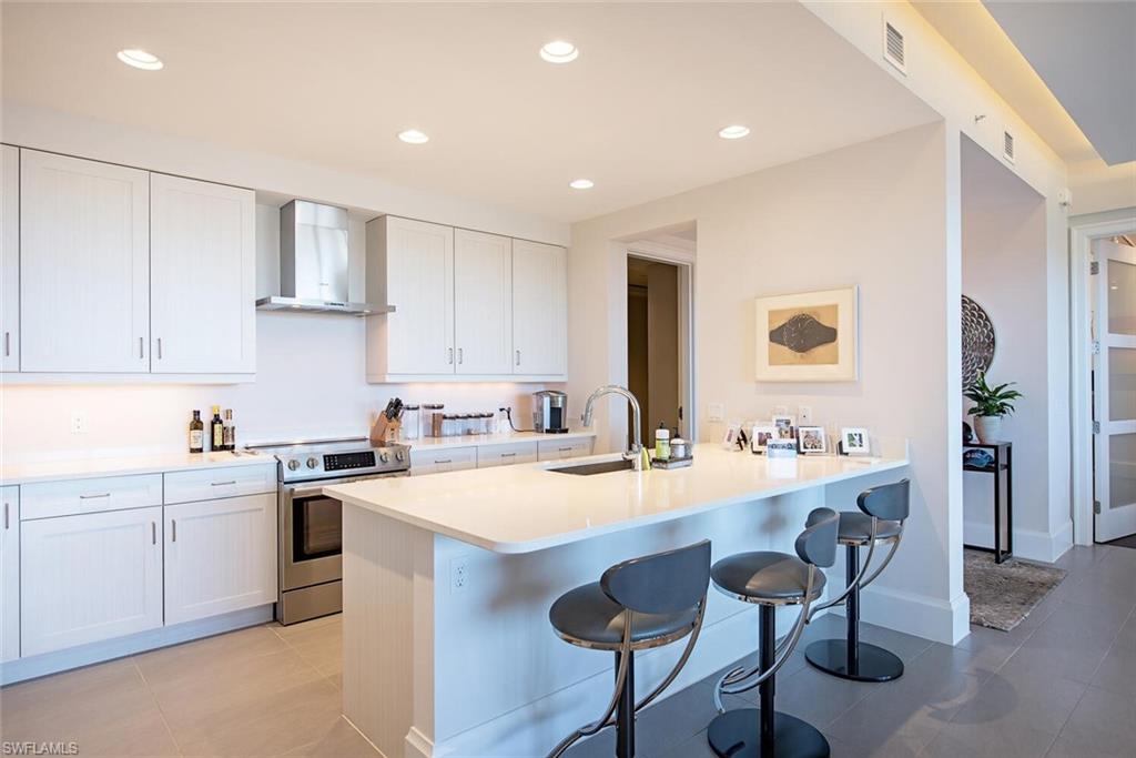 NAPLES SQUARE - Residential