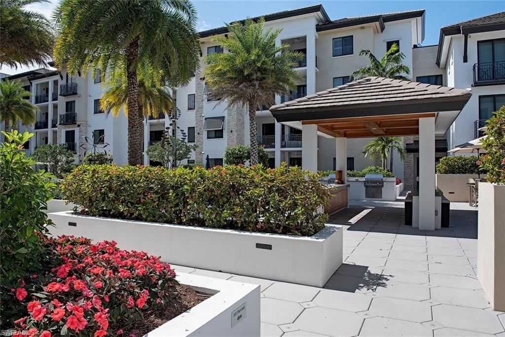 NAPLES SQUARE - Residential