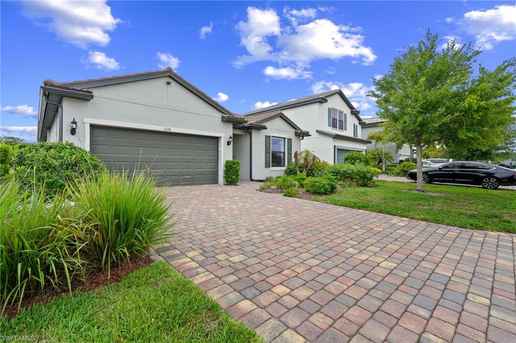 HAMPTON LAKES - Residential