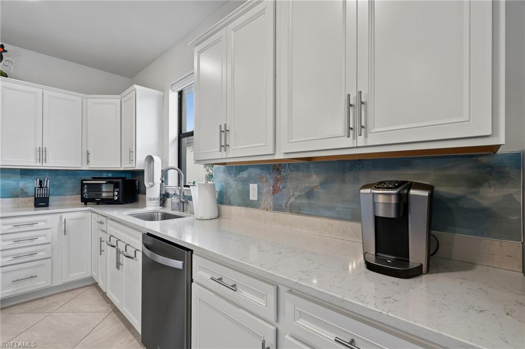 HAMPTON LAKES - Residential