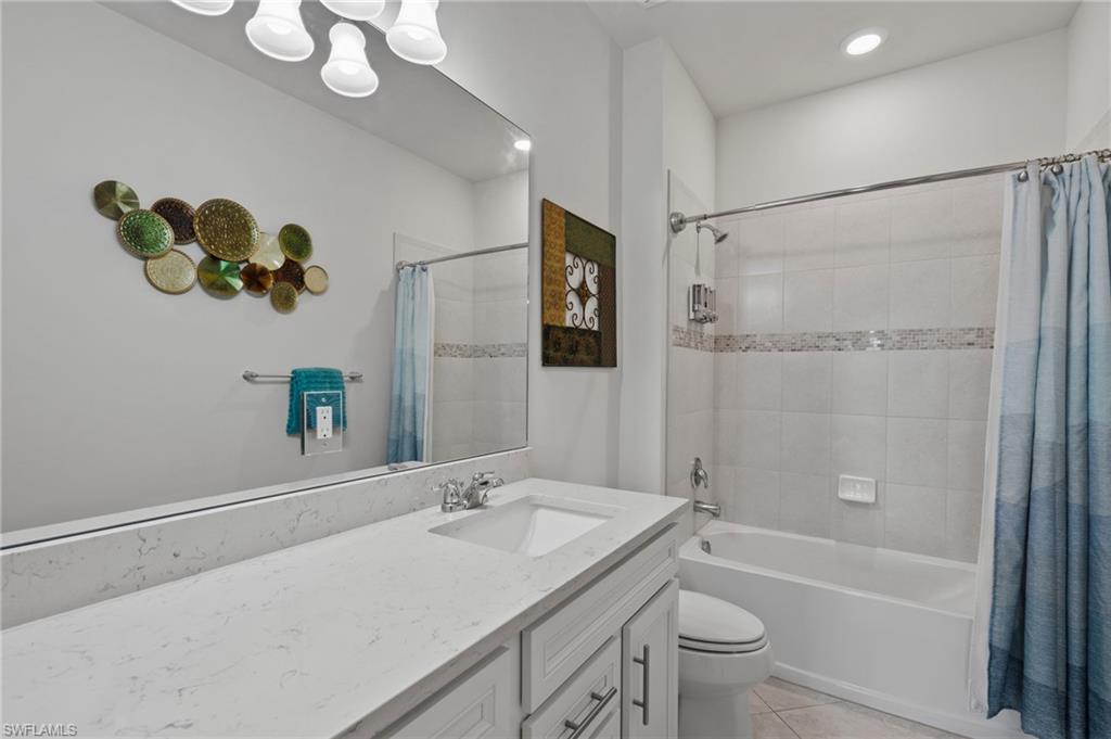 HAMPTON LAKES - Residential