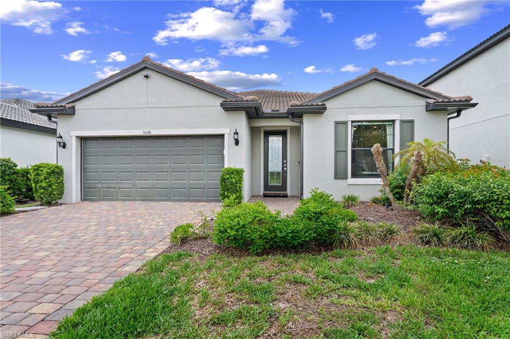 HAMPTON LAKES - Residential