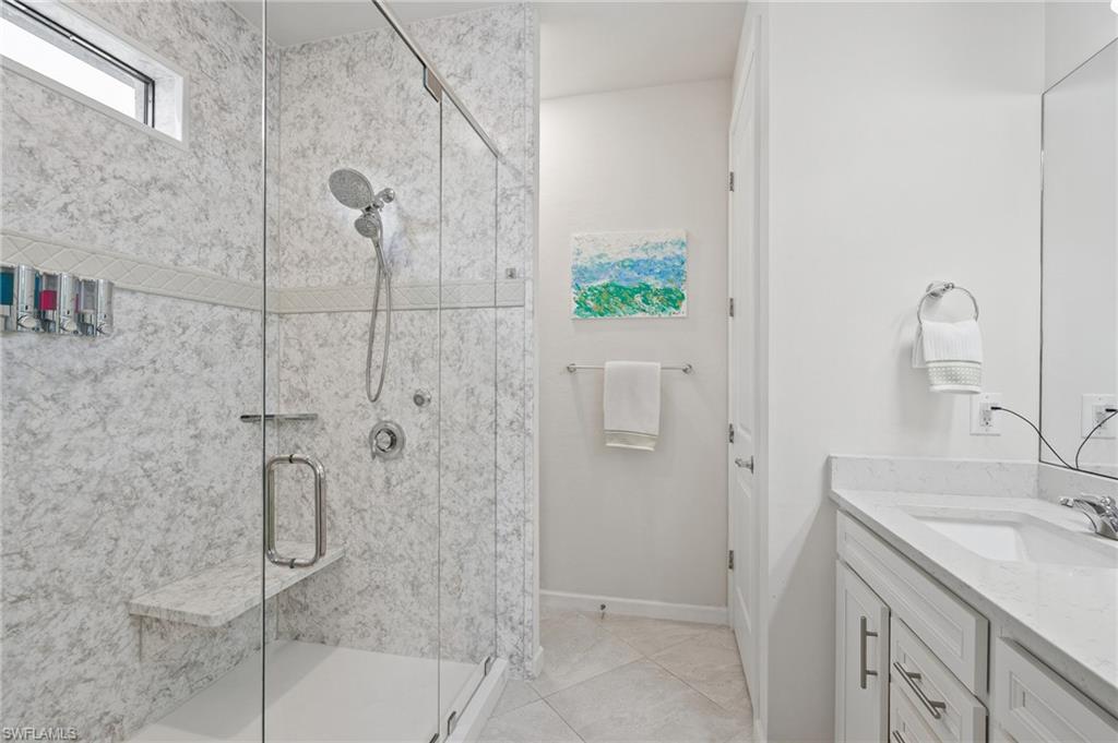 HAMPTON LAKES - Residential