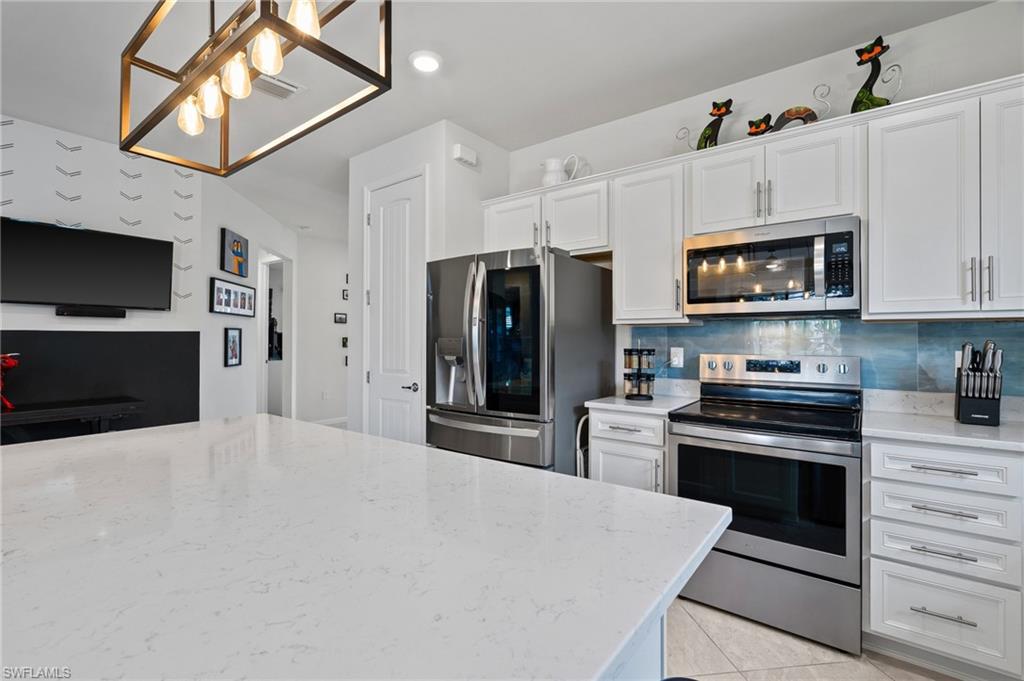 HAMPTON LAKES - Residential