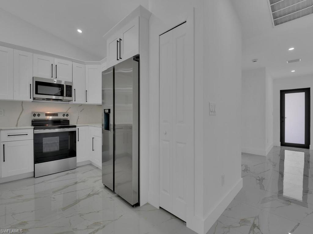 LEHIGH ESTATES - Residential Income