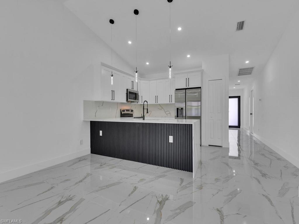 LEHIGH ESTATES - Residential Income