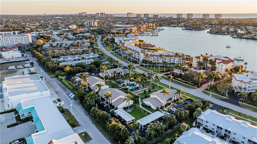 COURT OF PALMS - Residential