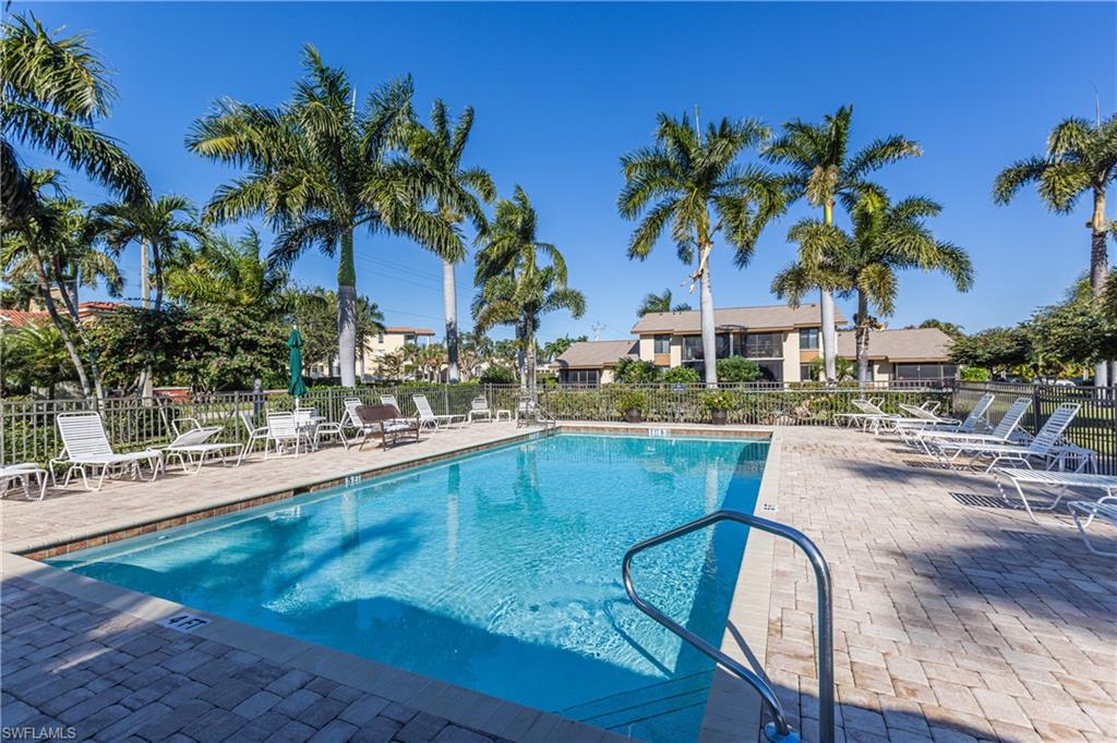 COURT OF PALMS - Residential