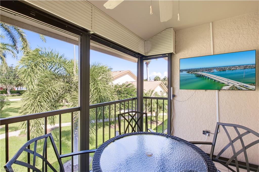 COURT OF PALMS - Residential