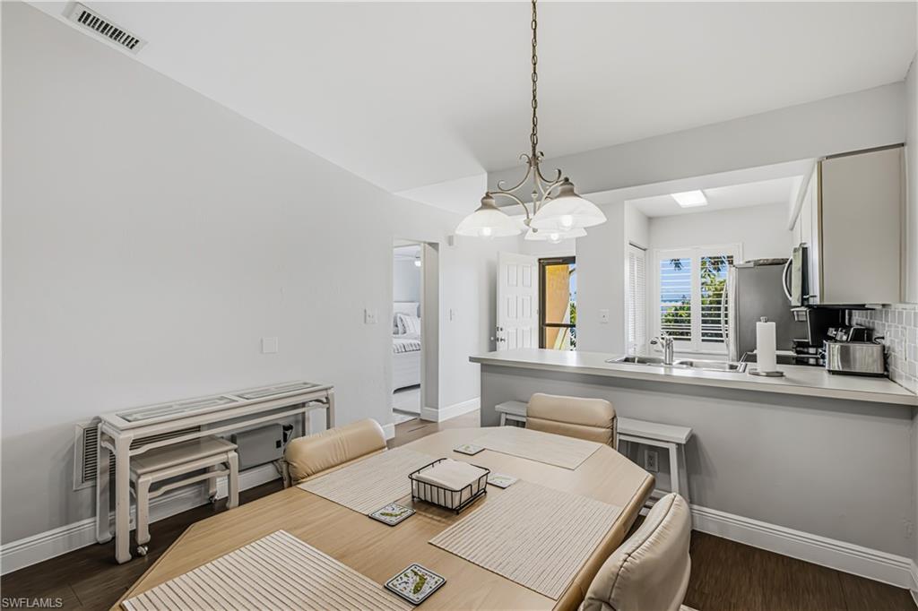 COURT OF PALMS - Residential