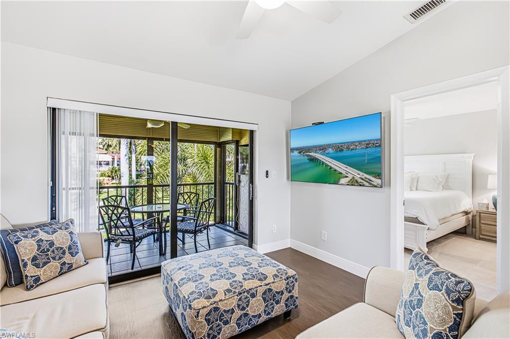 COURT OF PALMS - Residential