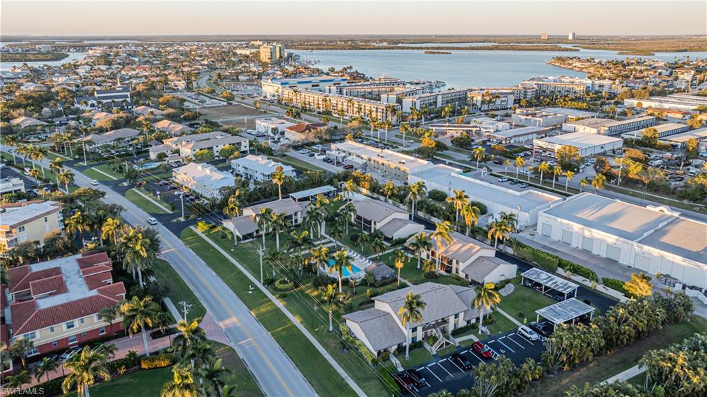 COURT OF PALMS - Residential