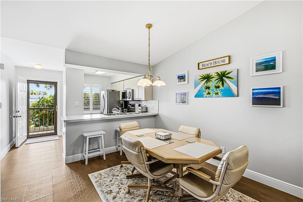 COURT OF PALMS - Residential