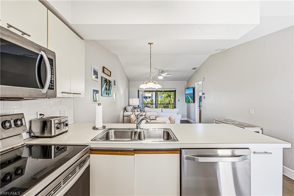 COURT OF PALMS - Residential