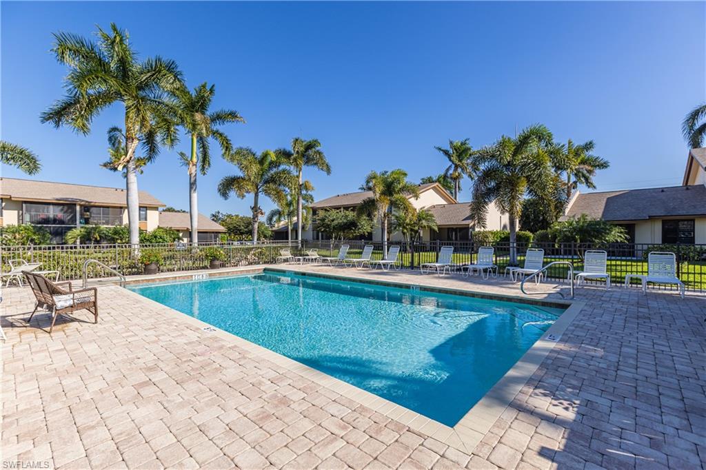 COURT OF PALMS - Residential