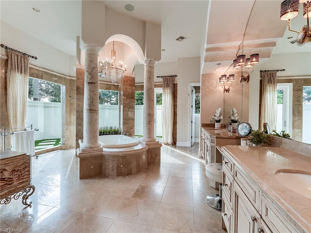 TWIN EAGLES - Residential