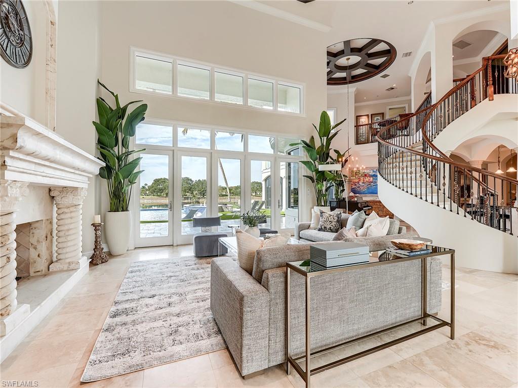 TWIN EAGLES - Residential