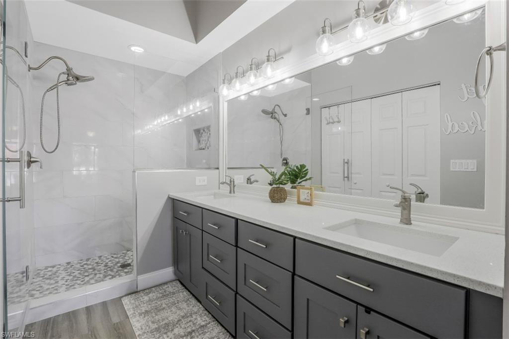 CARLTON LAKES - Residential