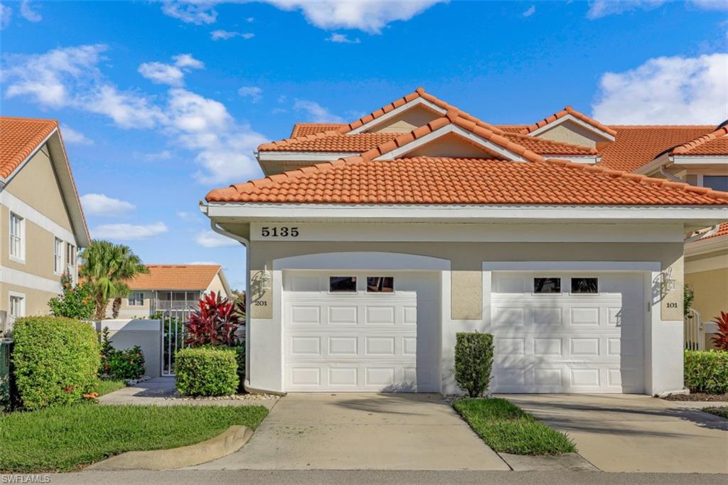 CARLTON LAKES - Residential
