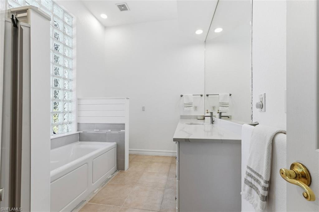 CASA DEL VIDA - Residential Lease