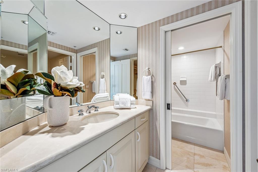 CARLYSLE AT BAY COLONY - Residential