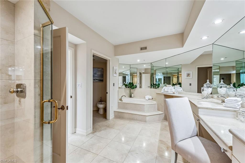CARLYSLE AT BAY COLONY - Residential