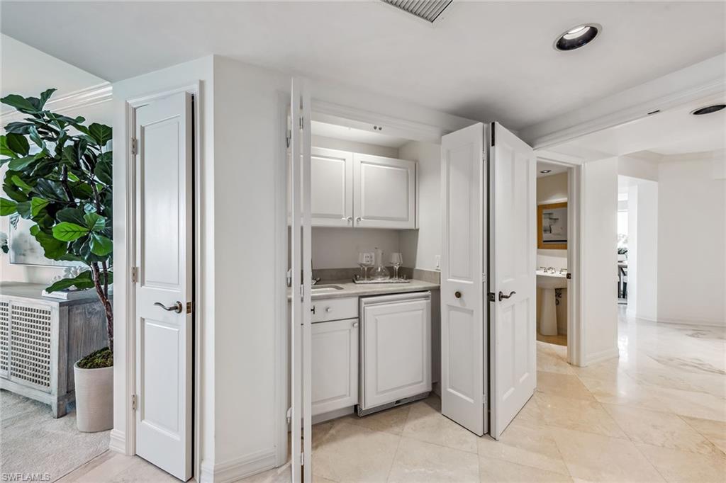 CARLYSLE AT BAY COLONY - Residential