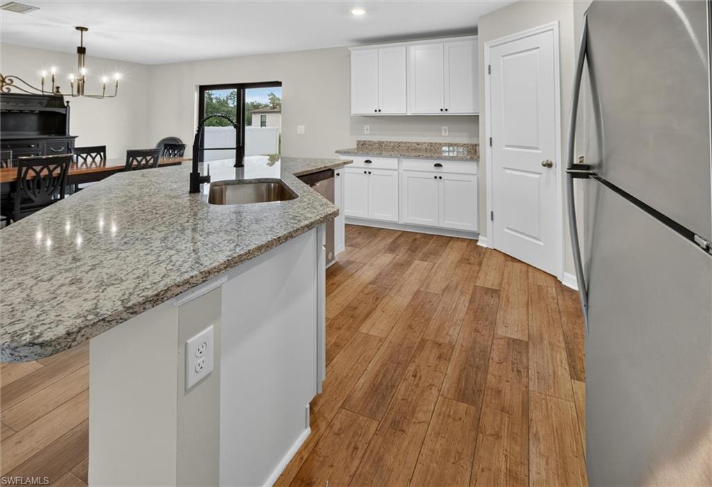 MIRROR LAKES - Residential